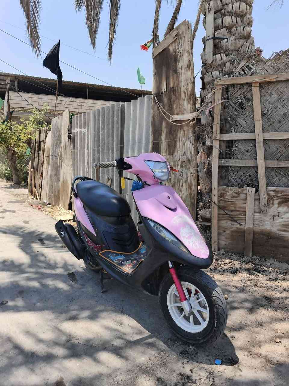 سلام علیکم دراجة ماكس عدلة شلعة ومعدل دراجة تزويد خارجي امكينة ما مفتوحة شيال ذهبي رياضي وكفرات لون مميز ويدات رياضي ودوسة ماكس حلوه سعر 650 وبيه مجال الرقم *********** المكان بصرة قضاء المدينة
