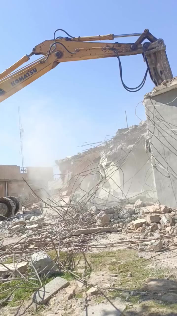 سلام عليكم يوجد لدينه نغار تفليش بيوت ورفع انغاض وتفليش أساس ونسلمك كاع بيضه رقم  الهاتف *********** .***********
