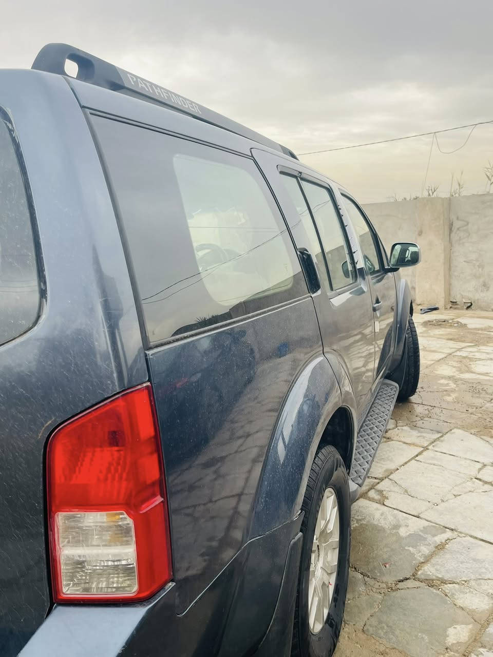 السلام عليكم للبيع نيسان بافندر 
مديل ٢٠٠٨ سياره جديده وجاهزه 
بسمي رقم انكلزي سنويه ل٣٠ 
سياره مكفول من الضربه وصبغ
عده جهه السايق بيهه جراد وصبغته
تبريد تتفئه شغلات تخم تاير شاشه كبيره 
كمره ٣ قطع تبريد 
السعر ٧٧ وبيهه مجال 
عنواني بغداد الجديد 
*********** لبيع أو مروس بكوري
