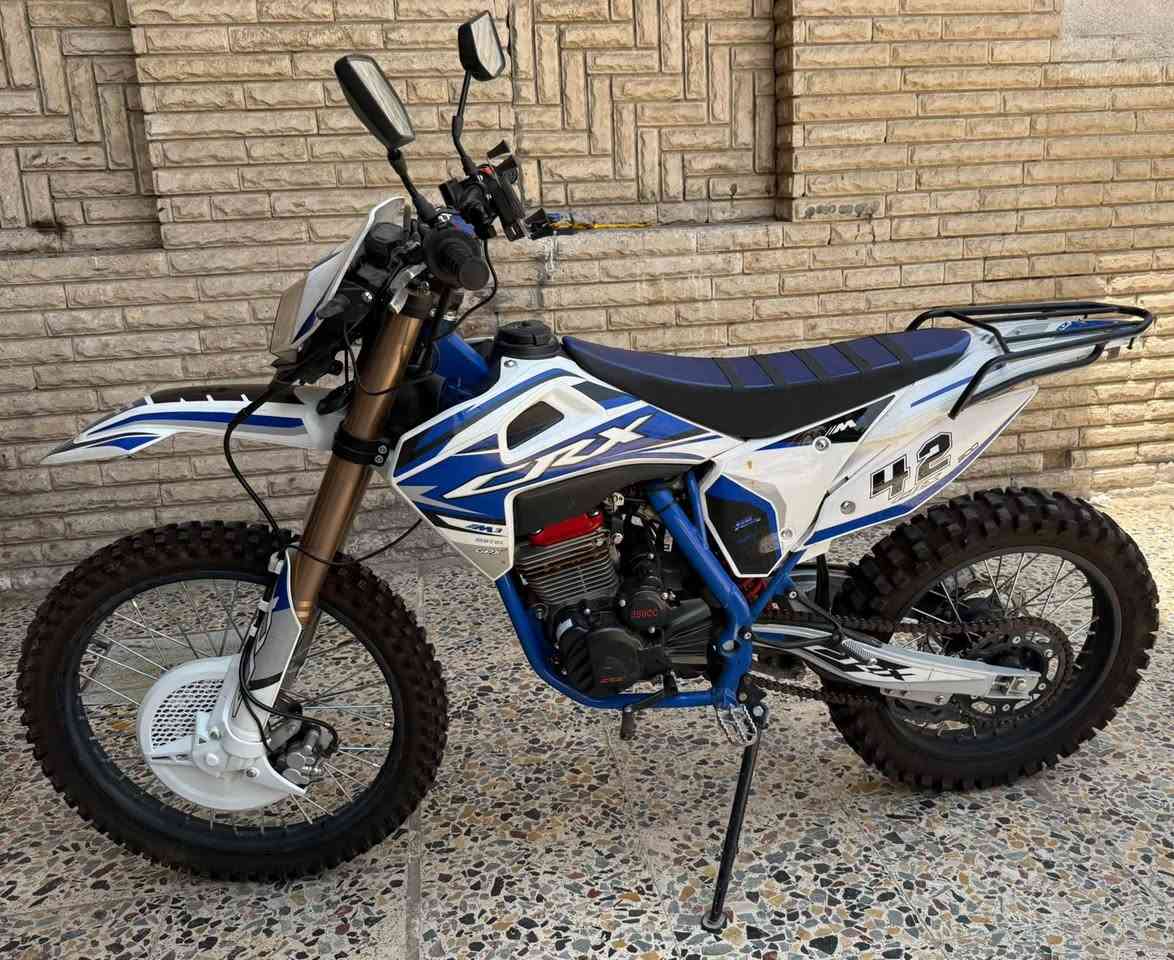 سلام عليكم قفاز CRX حجم 350  موديل 2025 دراجة نضيفه شلعه ومعدل عقل رياضي صالنصه رياضي كاربون سعر مليون 500 مكاني بغداد الكرخ *********** مكلف بنشر
