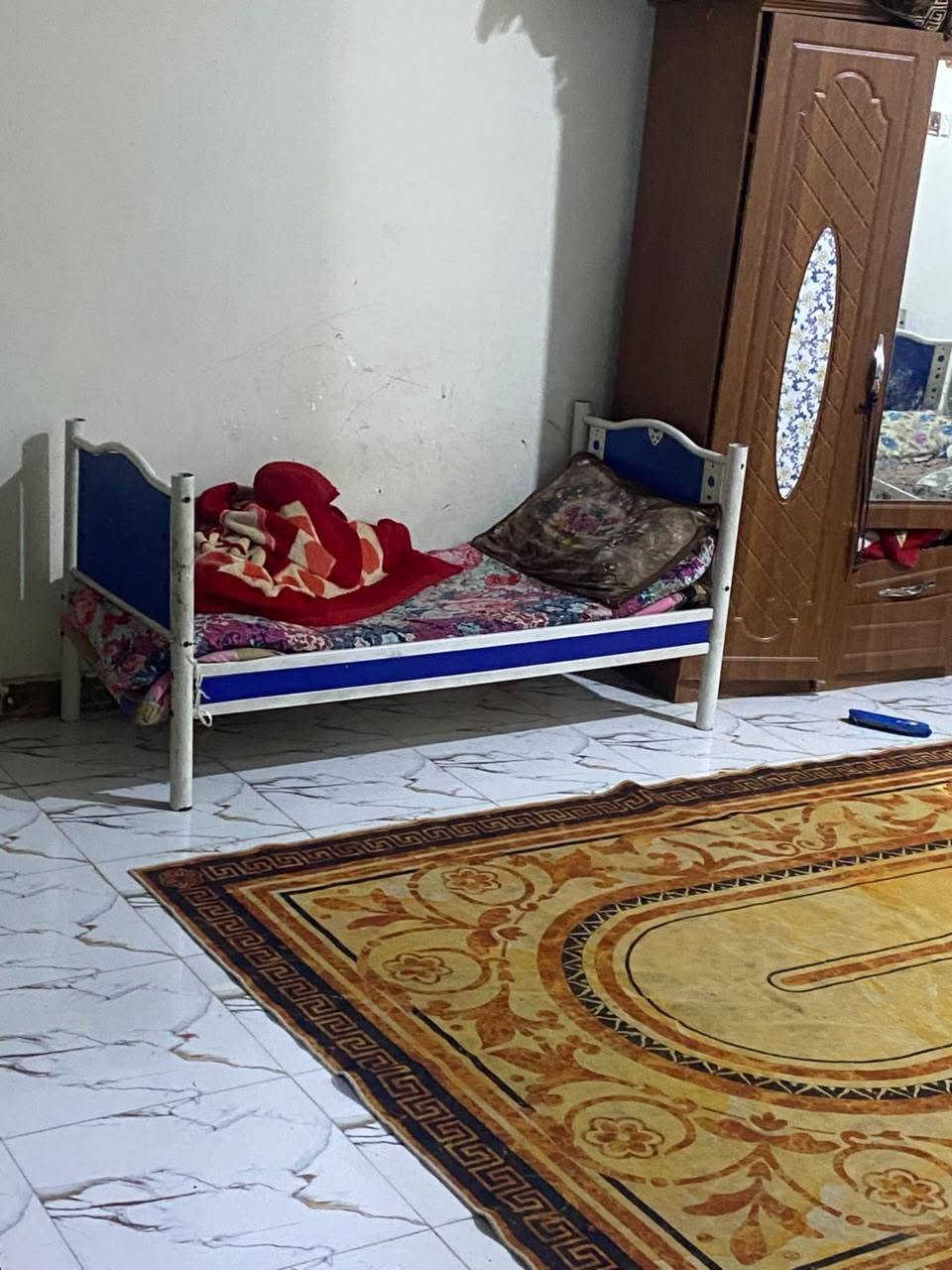 بيت للبيع  150 متر بحمدان البز شارع المركز واجهه 10 نزال 15 غرفتين صاله مطبخ ديوانيه صحيات خارجي داخلي كراج كبير السعر 95 وبي مجال استفسار ع رقمي بي واتساب ***********
