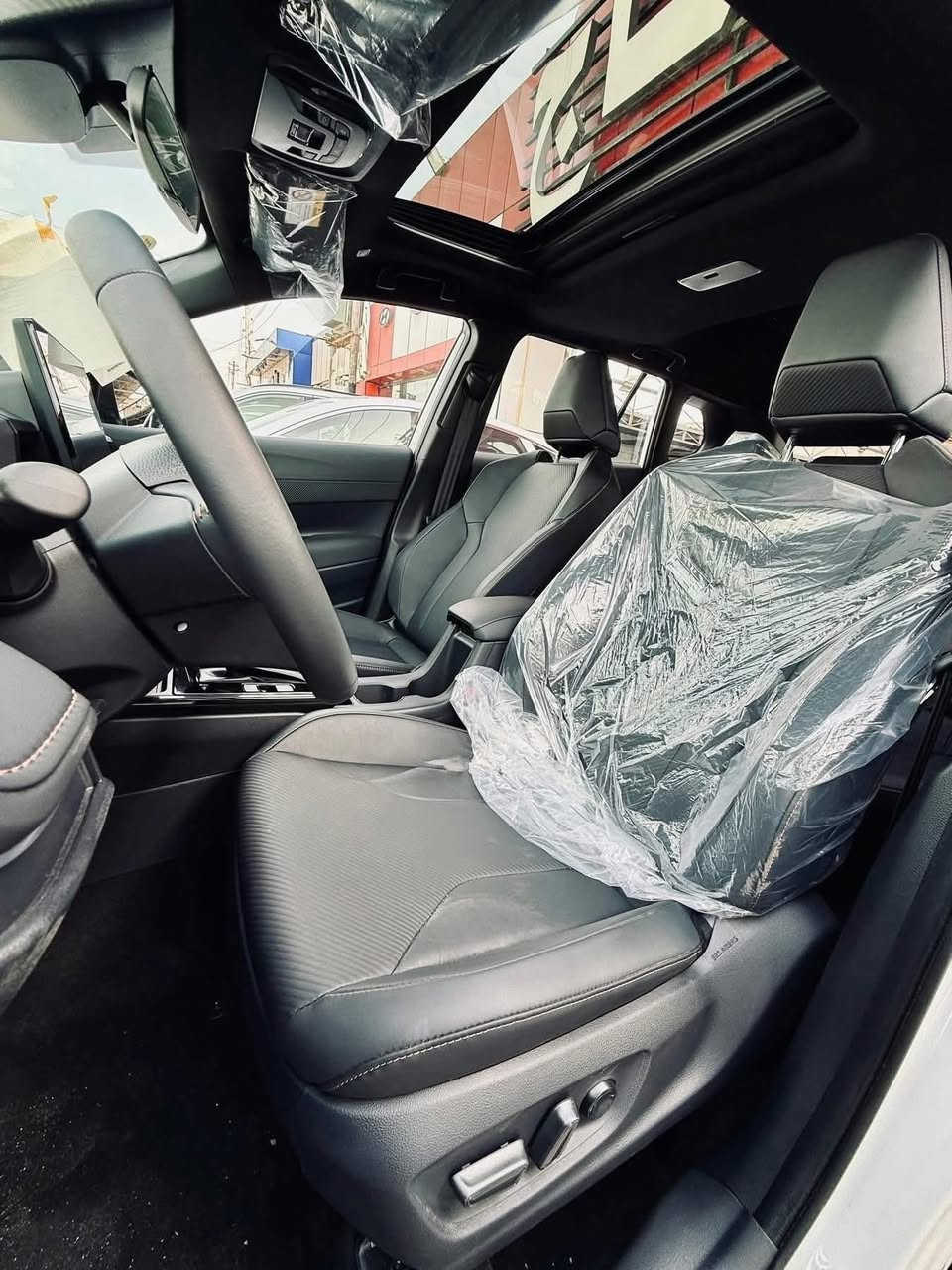 🚗 تويوتا فرونت لاندر 2025 – الشكل الجديد S 

قوة الأداء + توفير الوقود + فخامة التصميم ✨

استمتع بتجربة قيادة عصرية مع أحدث إصدار من تويوتا الهايبرد، يجمع بين التكنولوجيا المتطورة والراحة الكاملة 👌

🔹 المواصفات:

 • محرك 2000cc هايبرد اقتصادي 🔋
 • فول مواصفات
 • فتحة سقف بانوراما ☀️
 • رادار أمامي (نظام أمان متطور)
 • مقاعد جلد أصلي فخم
 • كرسي كهرباء (3 وضعيات)
 • مرايا جانبية قابلة للطي كهربائياً
 • رنكات قياس 17 إنش أسود + مرايا سوداء 🖤
 • شاشة كبيرة عالية الدقة
 • عدادات ديجيتال (كيجات إلكترونية)
 • إضاءة داخلية LED عصرية
 • حساسات أمامية وخلفية أصلية
 • مصابيح عدسات زينون + LED خلفي
 • وباقي المواصفات المعروفة من Toyota ✅

🔥 سيارة مثالية للاستخدام اليومي والسفر – أداء قوي مع صرفية ممتازة

 السعر علق برقم 1 للرد التلقائي📮

🏢 شركة ريتاج لتجارة السيارات
📍 العنوان: بغداد – معارض البياع – الشارع الرئيسي

⏰ أوقات الدوام:
يومياً من 10:00 صباحاً إلى 09:30 مساءً

📱 للاستفسار:
***********0
***********
***********
***********
***********
