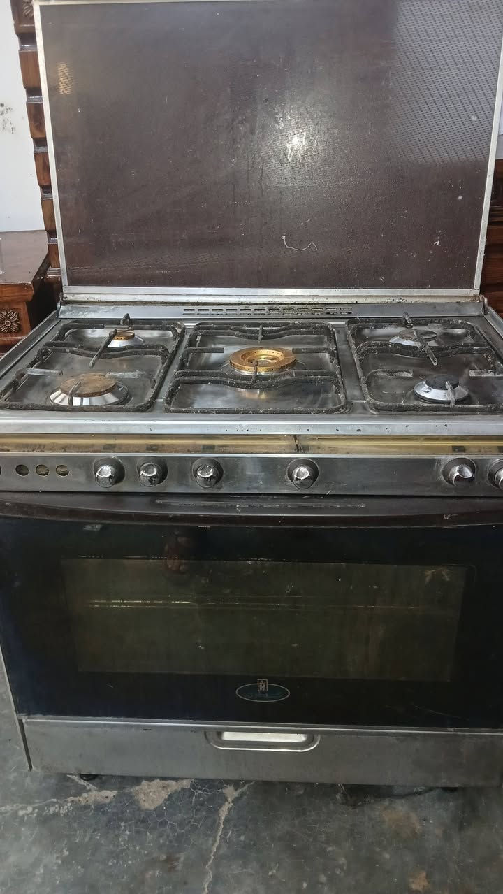 سعر ميه وخمسين وبي مجال ***********
