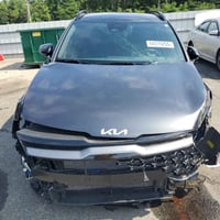 سبورتج للبيع مويل ٢٤ وارد امريكي حادثها جدا بسيط موضح بالصور فول مواصف...