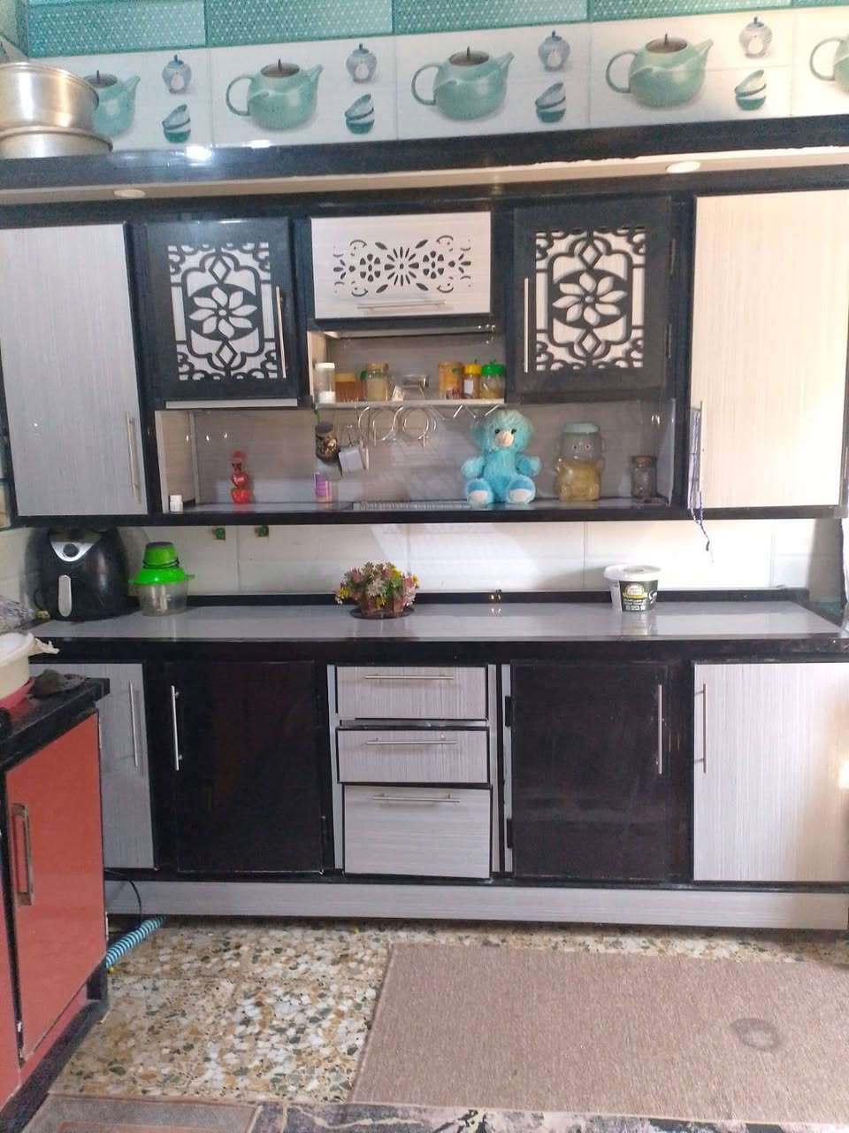 كاونتر نظيف  سعره 450 وبي مجال بسيط  
***********
