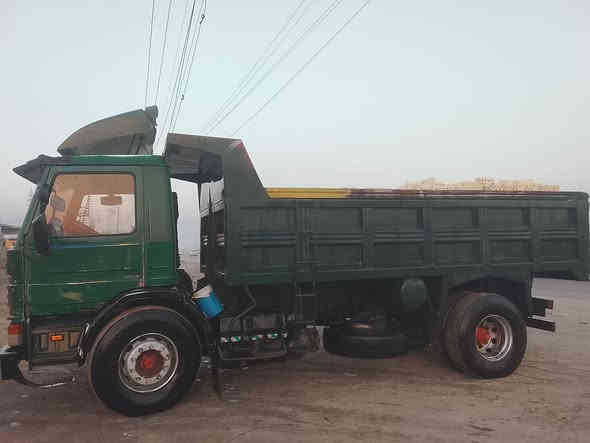 السلام عليكم سكانيا فاره موديل 89 محرك 12.5 مقفول لا صرف لا بخار جير خمسه شاص مقفول رقم بغداد للاستفسار اتصال على الرقم تحويل ثاني يوم مكاني بغداد نهروان  ***********
