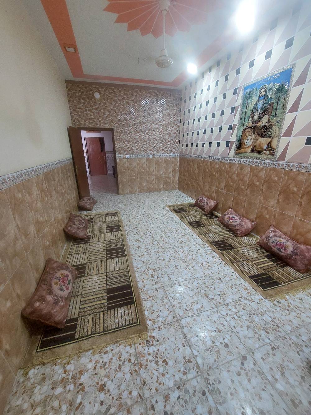 بيت للبيع بغداد حي السفير المساحه١٢٥ واجه ٦ونص النزال ١٨