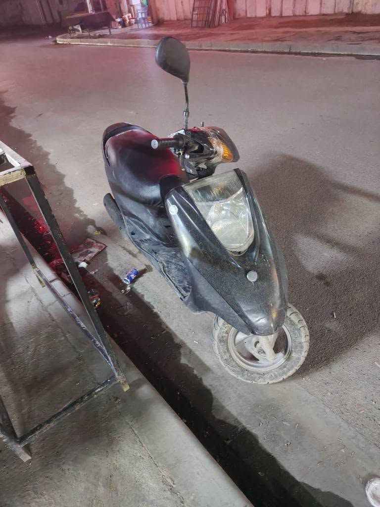 بريز للبيع مكينه مامفتوحه ونزلتها رمبه مكينه قبل 3 اشهر مكينه ناعمه وخرسه اكفلك مكينه 
بس بيها سكليتر مكطوع وكفارات تعبانه وكابريتر تعبان وباتري ضعيف تشتغل هنددر وسلف بس حاليا تشتغل بس هندر لن باتري ضعيف مكاني شعب شارع عدن رقمي ***********
250 قفل من الاخير بغداد, العراق
