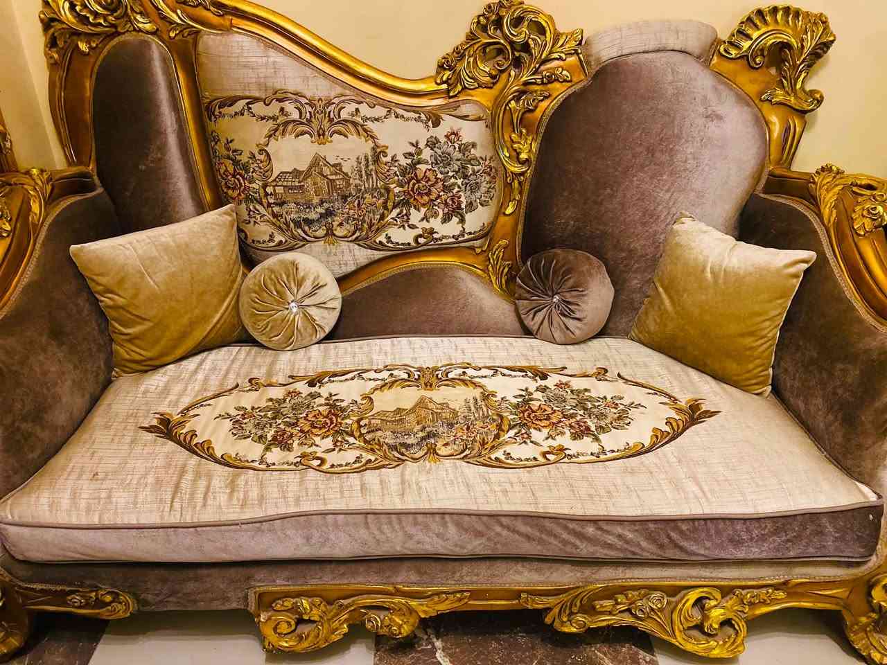للبيع صالون مدهب ومعه ترابيزه كبيره ب ازاز وكله سليم (المكان فيصل )


**إذا كنت صاحب هذا الإعلان وتريد حذفه لأي سبب، رجاءا أرسل رسالة إلى الدعم الفني**