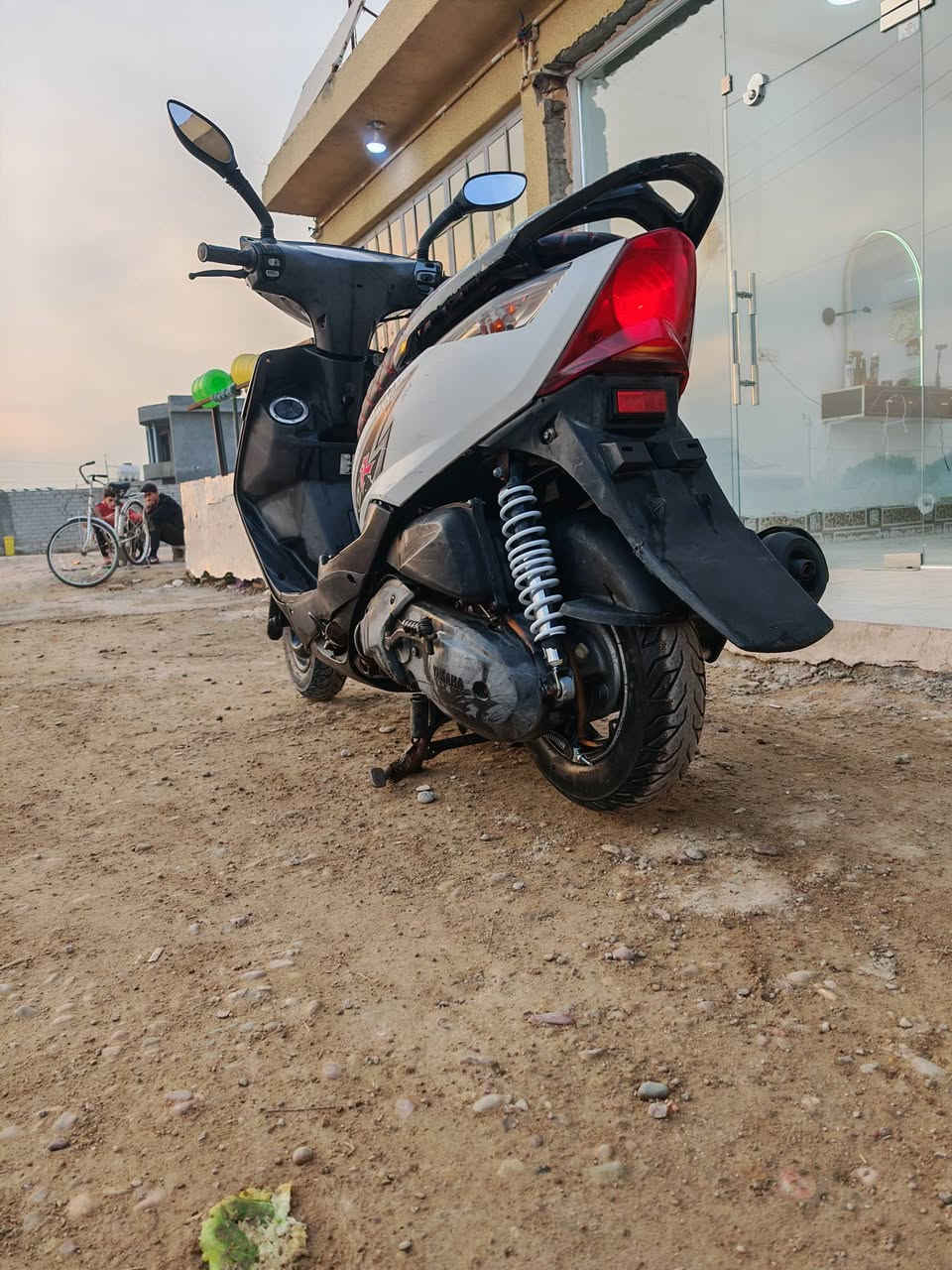 السلام عليكم دراجه ثعلب للبيع كفاله عام من التاير للتاير مكينه برغي ما مامدود عليها دراجه مكفوله كلها ولا شغله بيها تجاري كلها بلادي من فوك ليجوه قفل ستيرن او قفل جوزه او بصمه جوزه او قفل جنطه كهربئيات كلها شغاله ارجع او اكرر مكينه بلادي مختمه من فوك ليجوه أوراق اصوليه كامله السعر 800او بيها مجال للشراي مكاني بغداد منطقت المشاهده للستفسار الرقم الهاتف ***********
