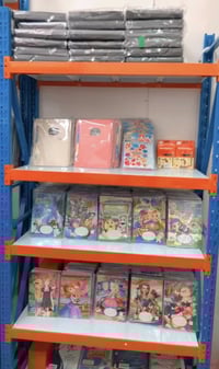 رفوف حديد • ٧ قطع • جديدات استعمال قليل