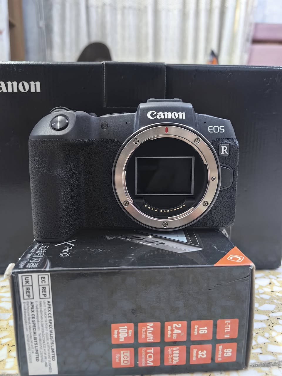 السلام عليكم للبيع كامره كانون rp  جديده كلش 
الشتر 800 صوره 
وعدسه 50mm rf  جديده ملش 
مع ملحقات 

1 كامره كانون rp 
2 عدسه 50mm
3 رام 64 من شركه lexar 
4 فلاش godox 860 lll kit ما مسدخدم بس مفتوح من الكاتون 
5 تريكر godox  x pro 
6 نوعين اضاءه مه ستاندات 
7 سناند بس مفتوح من الكاتون من شركة k&f concept
8 كت تنظيف جديد من شركه k&f concept 
9 ادابتر بس مفتوح من الكاترون 
10 سوفت بوكس قياس 90 جديد ما مستعمل  من شركه triopo 
11 كت ريفلكتر جديد مفاتحه 
12 سناتد باكرواند الارتفاع متر ونص والطول مترين 

السعر مليون و650 وبي مجال كلش بسيط 

يوجد توصيل 
 للأستفسار خاص او الاتصال ***********
