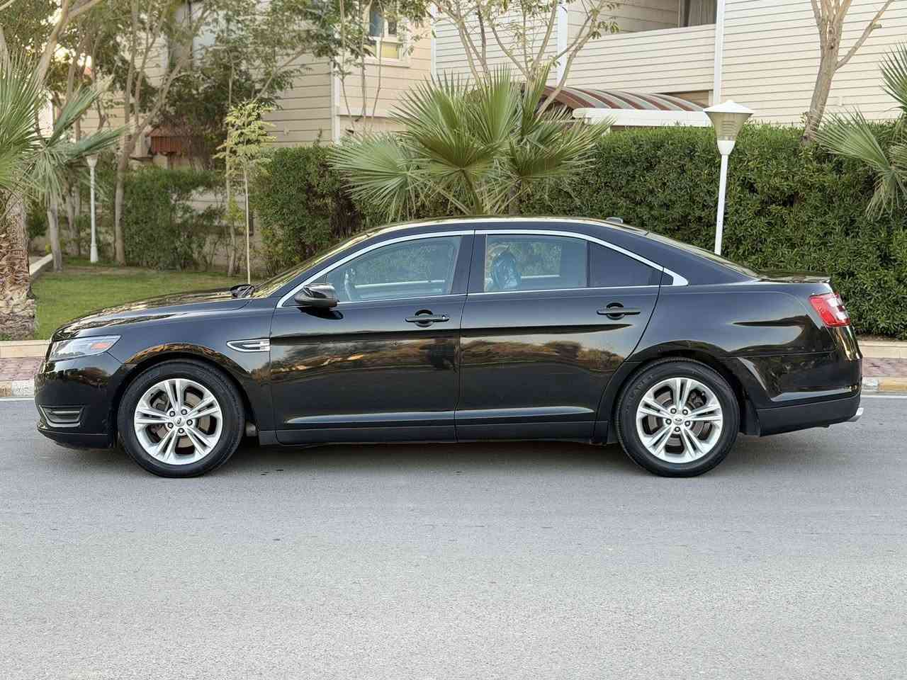 سلام عليكم 
*********** 📞 
سعر ( 107 ) 💵💸
~~~~~~~~~~~~~~~~~~~~~
من رخصة الادمن المحترم 
اخوية اقرا تفاصيل قبل مااتخابر 

فورد تورس موديل ( 2013 ) مواصفات SEL اخوان سيارة جديدة ، بيهة صبغ جاملغ خلفي و شبر بلباب بدون ضربة ، سونار ناشرة وية صور  
رقم سليمانية سنوية جديد لل 2028 
شرط تحويل 
.................................
محرك( 6 ) سلندر 
كير اوتو + عادي 
شاشة جبيرة 
حساس خلفي 
كشنات كهرباء 
جامات صفاح كهربائي شغال
اشاير ترحيب 
ليد بدعامية 
تحكمات استيرن 
اربع جامات كهربائي شغال 
سنتر لوك شغال 
كهربائياتة كلة شغال 
مثبت سرعة شغال 
كود ع باب 
باتري جديد 
لايتات زينون 
صدر امامي خلفي جديد
سيارة بل حقيقة احلى من صور 
--------------------------------
مكان سيارة ديالى خانقين 🏠
