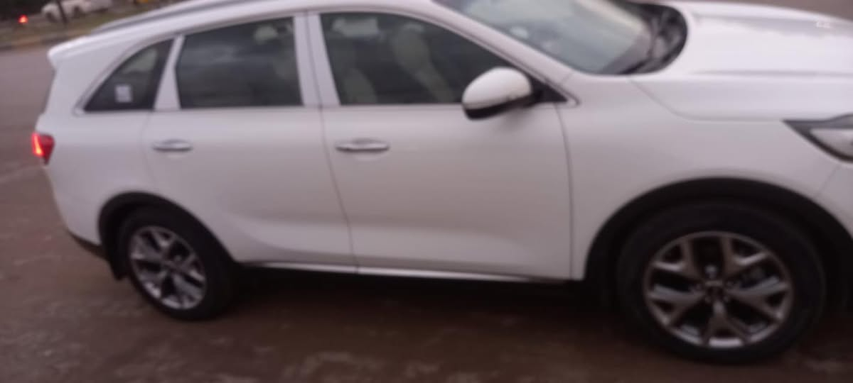 السلام عليكم سورنتو موديل 2017 خليجي 
السيارة كفالة عامة من كلشي من صبغ و بارد والشخط و التكحيل السيارة على ايدي 
الكير والمكينة على وضع شركة كفالة عامة 
موصفاتهة نص فول 
بصمة
جنطة كهرباء 
بردات خلفية 
سبعة راكب 
كشنات جلد و كهرباء 
ثلاث قطع تبريد 
ثلاث وضعيات قيادة 
حساس امامي وخلفي 
تحكم ستيرن جهتين 
محرك 6 سلندر 
ماشية 97
انارة ترحيب داخلية وخارجية 
بصمة ابواب 
رقم السيارة بغداد الدولي با اسمي 
مكاني بغداد 
السعر 235 
***********
