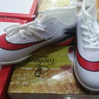 حذاء رياضي ولادي • مقاسات 31-36 • ذهبي أسود أبيض