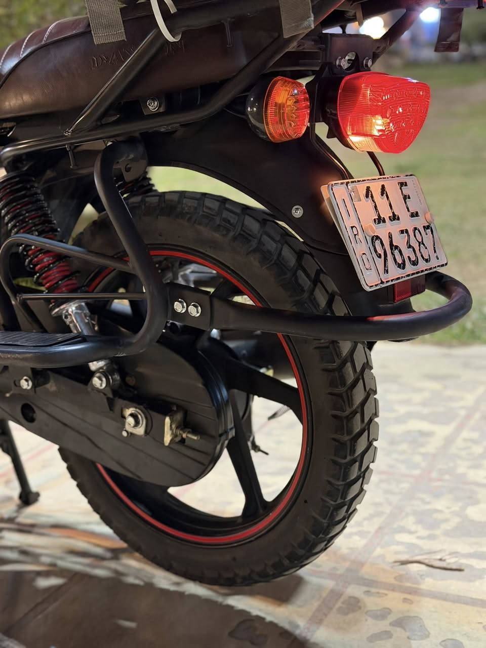 السلام عليكم دراجه دايوان جبلي رقم بغداد بأسمي تحويل ثاني يوم موديل 2023ماشيه17 ألف اي نقص مابيهه دراجه نضيفه قبل 3 اشهر أخذتهه كامله برغي مامفتوح ب محركهه
السعر.   3 مليون بيهه مجال قليل 
مكاني بغداد حي اور 
***********
