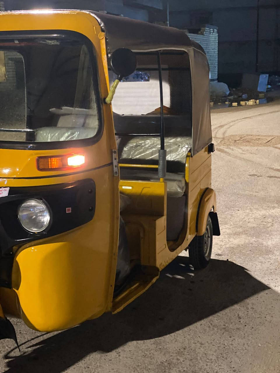 سلام عليكم تكتك ✈️٢٠ نضيفه كلش مامعمرة مامعمرة لاضربه ولاصبغ 
مكاني فلكه حي لنصر لسعر ٨٢٠٠ وبيه مجال لطيبين
مستعجل عل بيعه مكاني فلكه حي لنصر الهاتف ***********
