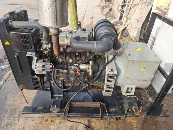 مولد بيركنز ٤ بستم بزون ١٦ كيفي معمر جديد شرط 
مكان موصل
السعر ٢٠$ بي مجال
***********
*********** موصل
