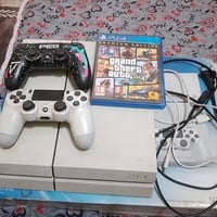 بلي ستيشن فور للبيع فات ابيض ذاكره 500 نص تيرا ويا كارتونه مالته الاصل...