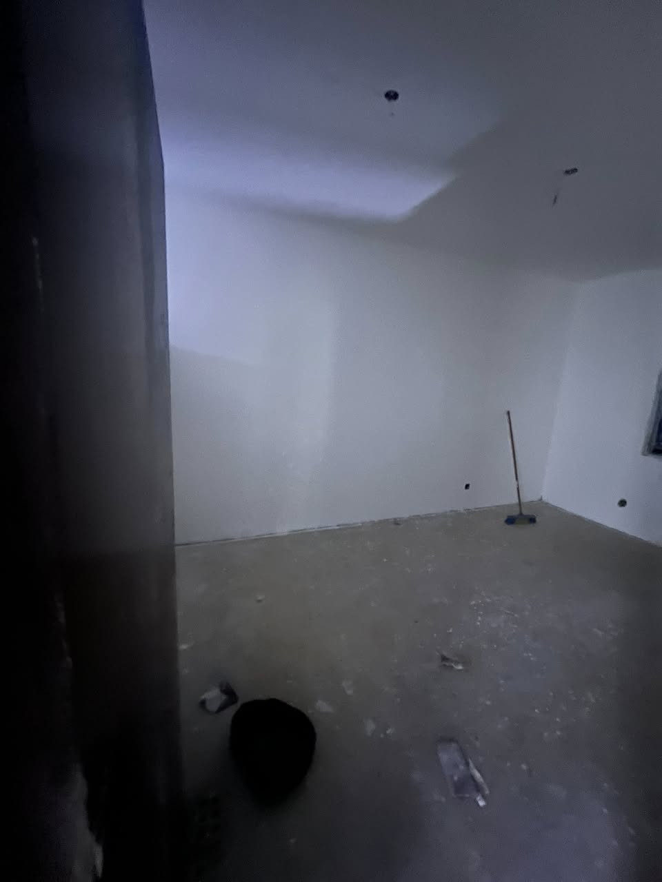 لليجار شقه مجمع ٥ للشقق لبيض طابق اول قريبه كليه الشعب تحتوي صاله مطبخ خدمات غرفتين نوم الايجار ٦٠٠ الف الشقه تسلم مصبوغه وكهربائيات كامله جديده تتسلم ٦٠٠ الف بيها مجال جدا بسيط 
***********
