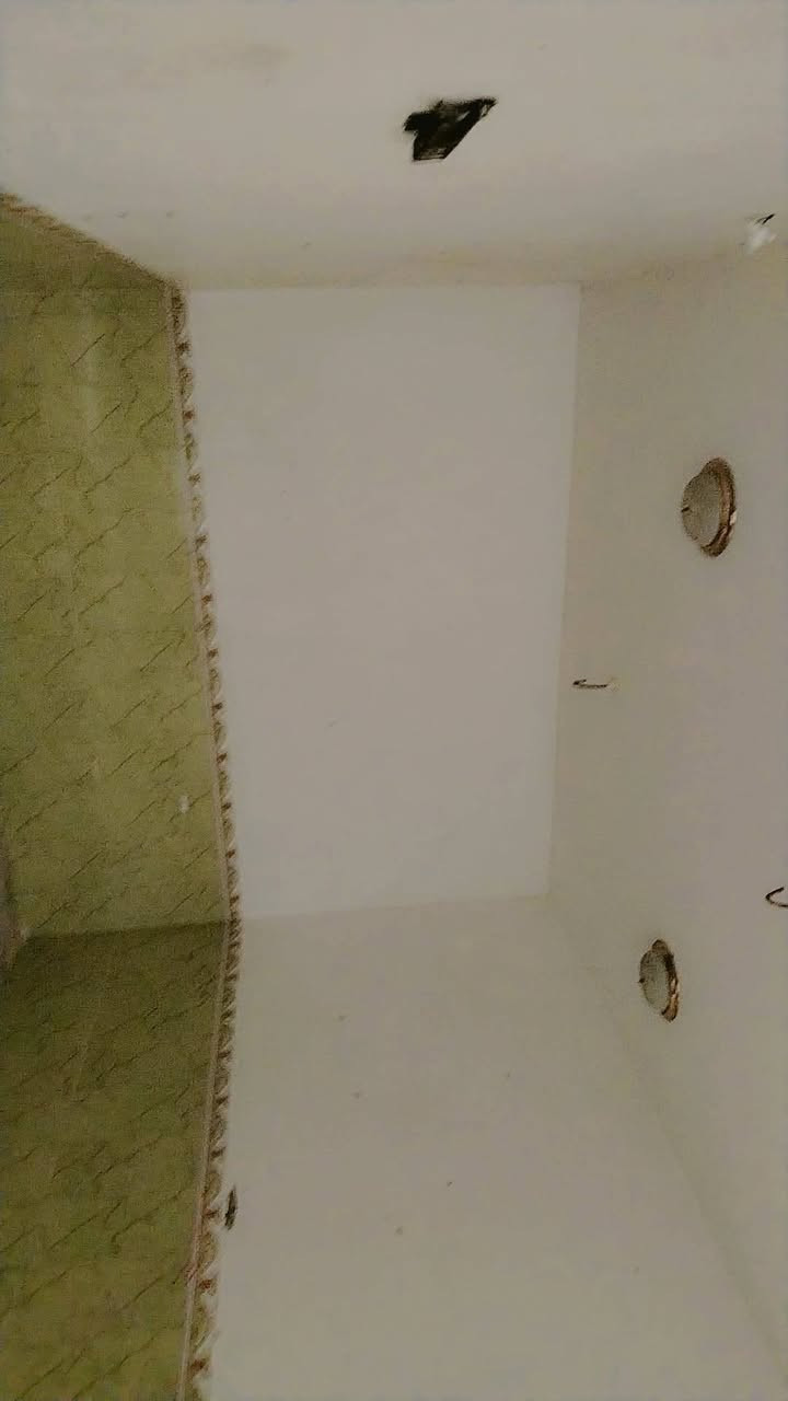 سلام عليكم بيت للبيع مساحه ١٠٠ متر بالجمعيه شارع البو اسيود الزراعي بيع مستعجل للتصال ***********
