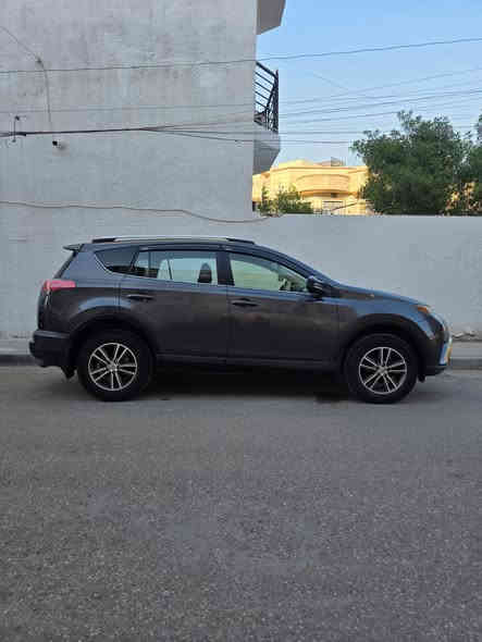 السلام عليكم 
للبيع او مرواس 
تيوتا راف فور 2018 LE بلاس 
نص مواصفات 
وارد امريكي حادثهة جدا خفيف وحلو بيهة قبق الجنطة مبدل ومصبوغ وربع الجاملغ الخلفي صبغ وصور الحادث بالمنشور 
ماشية 68 الف 
رقم بغداد الجديد وبأسمي تحويل مباشر 
مكان السيارة بغداد 
السعر 175 وبيهة مجال 
للاستفسار
***********
