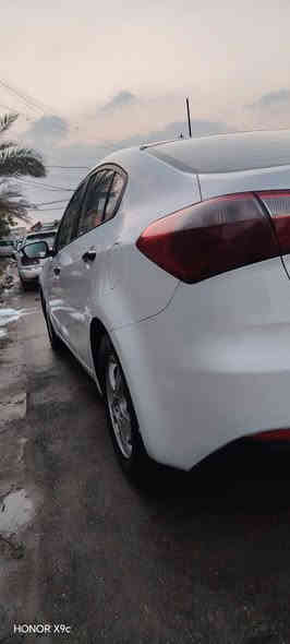 السلام وعليكم لبيع سيراتو موديل 14 خليجي ابيض صدفي محرك 1600 دوش كير 6 نمر مواصفات عاديه تحكمات جهتين شاشه كامره رقم بغداد دولي هزه جديده بسمي تحويل ثاني يوم مكان السياره بغداد الكرخ ***********
