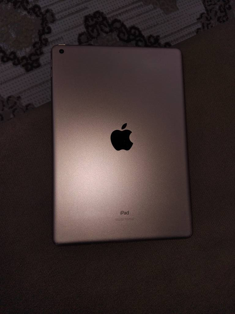 ايباد ايفون 8 لبيع فقط ذاكره ١٢٨ كيكه شحن بلادي وياه سعر ٢٥٠ بي مجال لشراي  *********** كركوك, العراق
