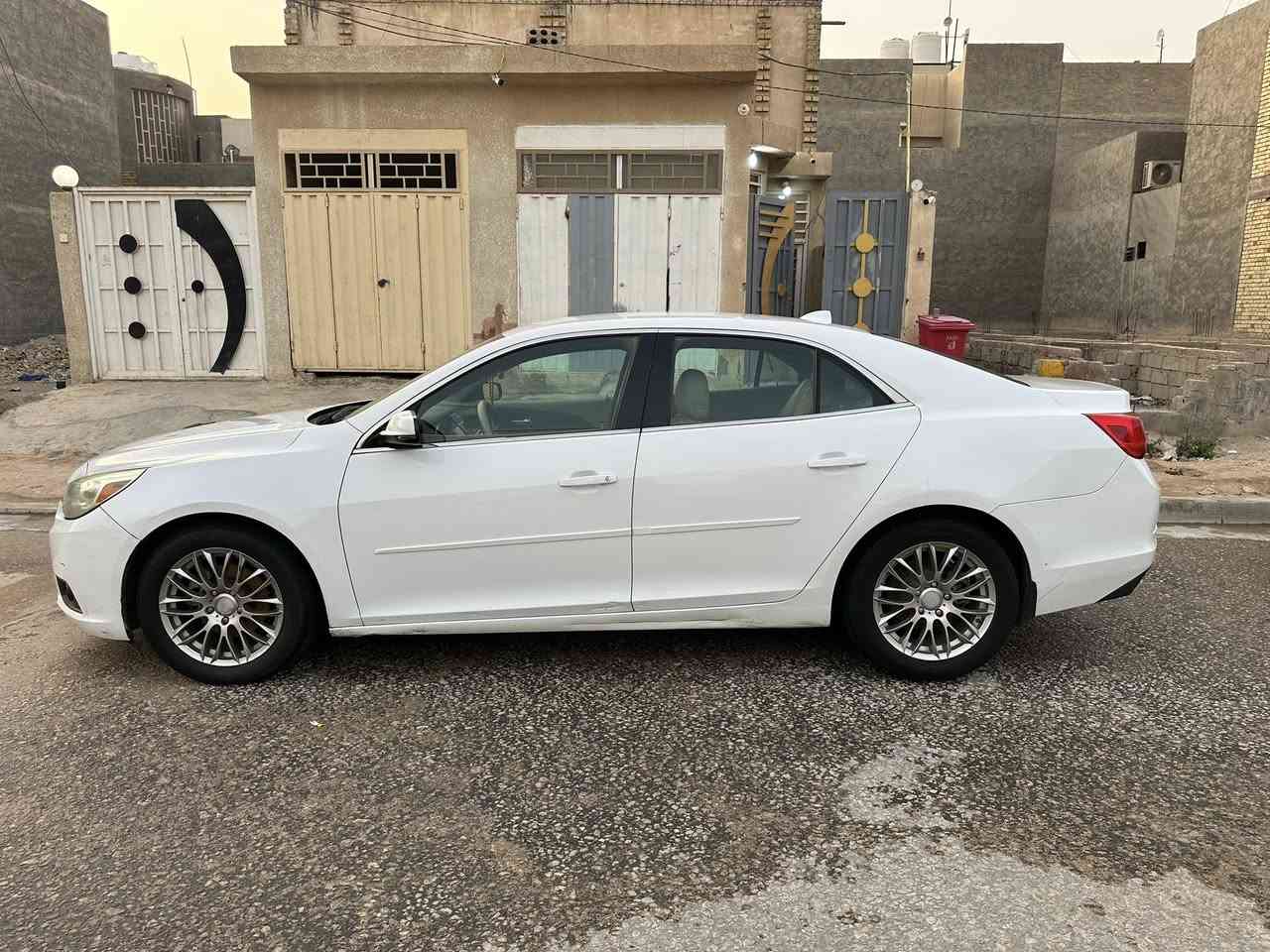 ماليبو 2014  بدون صبغ بارد فقط                                                 

وارد امريكي داخله بدون حادث  
***********
