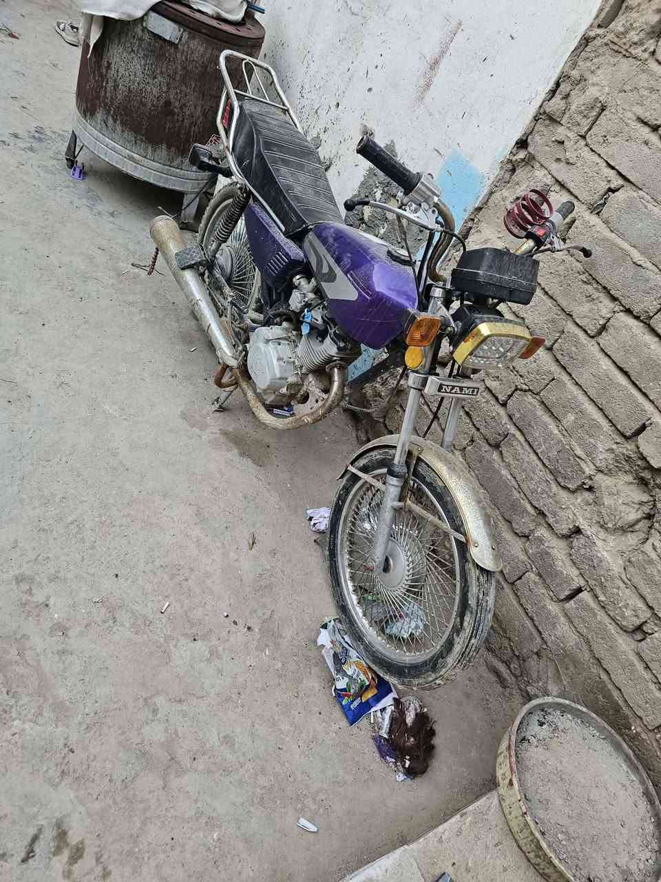 السلام عليكم دراجه للبيع تايكر مديل 18 دراجه متروكه صارله 3اشهر عوزه تاير فقط  مكان بابل القاسم اوراق اصولي سعر 350 وبيه مجال رقمي ***********
