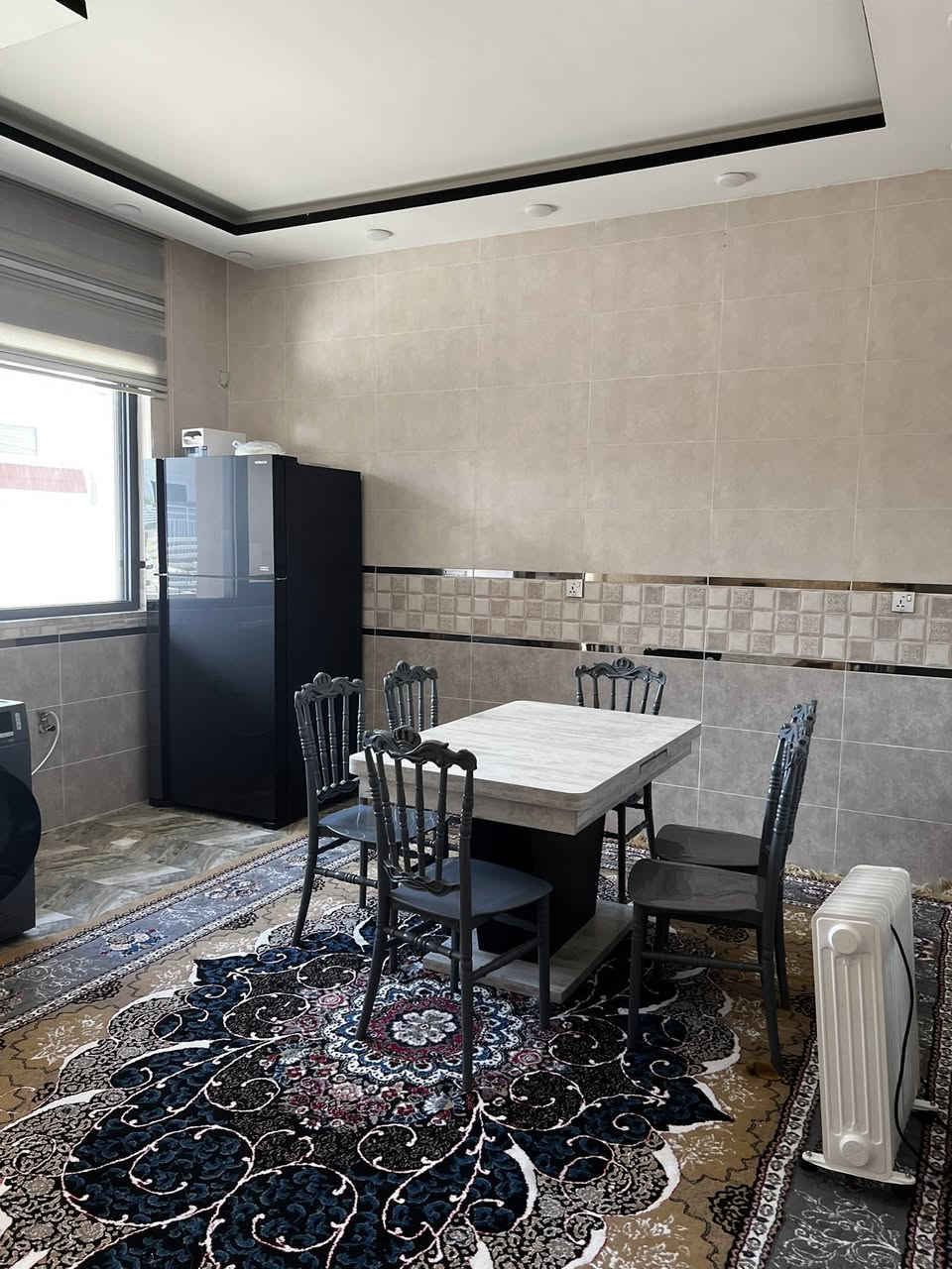 🏘🏘بيت للبيع / ديالى خانقين / مجمع وند ستي طابو صرف مساحة 200 متر طابق واحد 
ثاني فلكه على اليمين ثاني فرع على اليسار 

2 غرفة نوم واستقبال وصالة داخلية ومطبخ حار بارد ومجمع صحيات وبيتونة كبيرة وكراج سيارة وحديقة 

البيت سقف مغربي وسيراميك مو مال شركة والبيت بي تغيرات على ذوق صاحب البيت 

علماً البيت ساحب عليها قرض من المصرف 

السعر / 165 مليون قفل مع الغراض الموجود داخل البيت الغراض مستعمل قليل
تدفع 68 مليون لصاحب البيت والباقي 97 مليون تدفعها للمصرف بشهر 420 الف فقط 

للأستفسار اكثر اتصال بالارقام فقط 
***********
***********
مكتب فريا موفق للعقار
