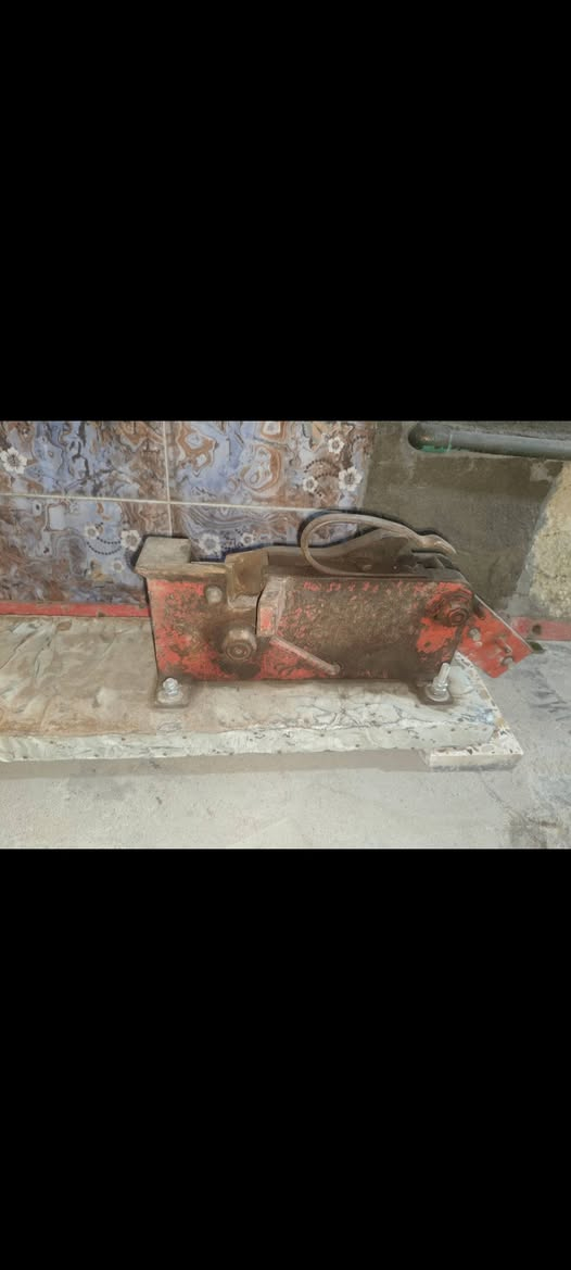 السلام عليكم مقص حديد تركي سكاكين جديده مكان بالشعب سعره 100الف قفل***********
