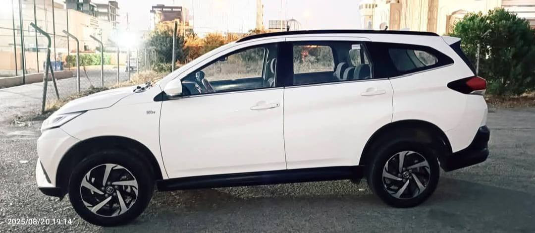 توێتا ڕووش.مۆدیل 2020 سەنەوی بەسەرنەچوە هەزەی کراوە.مواسەفاتی 6 ئێرباگە .کامیرەیە.مەکینە بچوکە.
7 مەقعەدە سویج بەسمەیە.بەشەرتی گێڕوو مەکینەو تەبرید هەمووی لەسەربیلادی ماوەو دەستکاری هیچ شتێکی نەکراوە بەسفڕی لەشەریکە  جیهان هاتۆتەدەرێ یەکدەستە لای خۆمان 
بۆپیوەندی:***********
*********** أربيل, العراق
