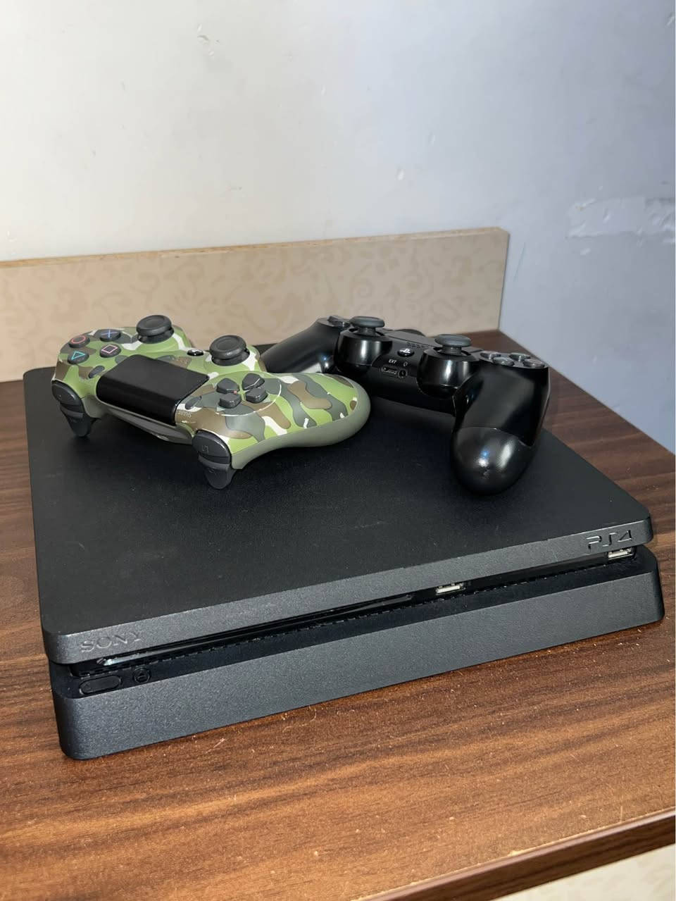 Ps4 slim with 2 controllers 5 cds سميل, دهوك


**إذا كنت صاحب هذا الإعلان وتريد حذفه لأي سبب، رجاءا أرسل رسالة إلى الدعم الفني**
