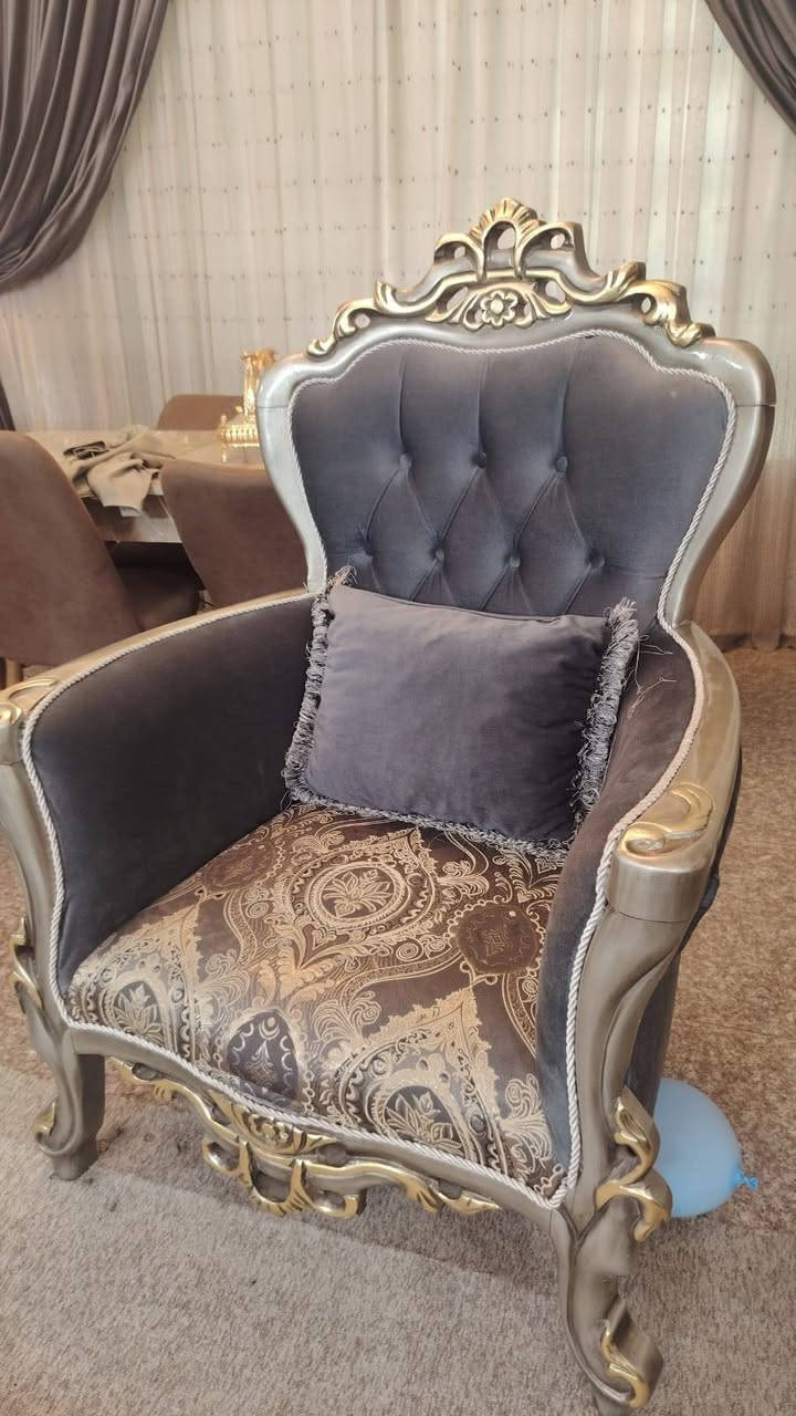 السلام عليكم عليكم غرفه مليون وبيه مجال بسيط بواحد ونص سوينها جديده صاج
ميز مكتبي ٧٥
طباخ ٥٠ وبي مجال جديد
تخم وصل ماته موجود واحد ونص. وبي مجال صار علينه أكثر ***********
مكان سيديه
