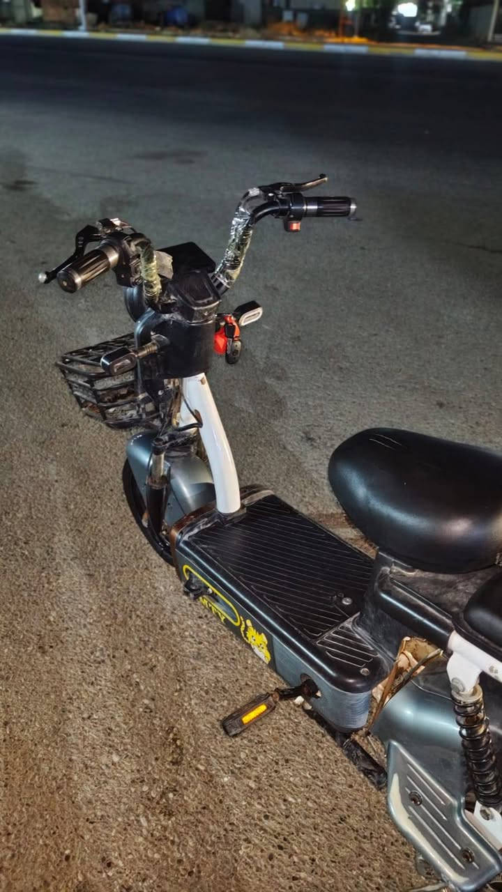 السلام عليكم بيسكل شحن للبيع فول موصفات بطاريت فول +سرعه50او48 يمشي 25 كيلو متر بيسكل مرتب صور موجوده في المنشور +يحمل 150 كيلو بيسكل موديل 2025 فول موصفات مرتب سعر خاص خابر عل رقم هاذ و تدلل *********** وتحياتي الكم💖+بصمات،2
