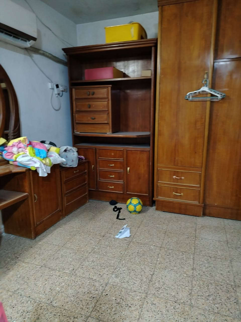 غرفة نوم للبيع مستعملة شغل عراقي ٨ قطع
٧٠٠ بيها مجال 
العنوان العامرية
***********
