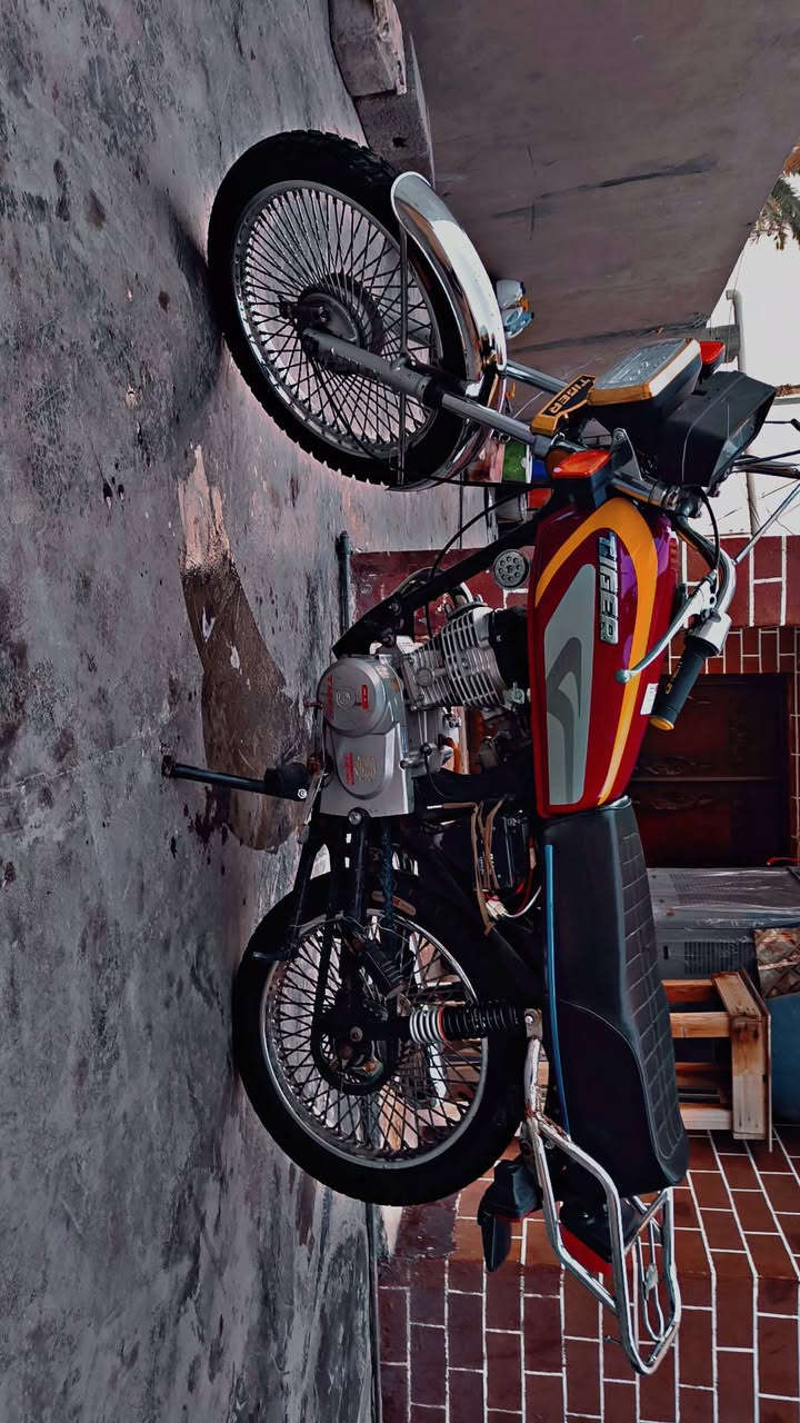 السلام عليكم
للبيع دراجه ايرانيه
نوع تايكر  4كير
موديل 19
أوراق كامله بسمي
لون أحمر 
درجه اي نقص مابيها
مكاني الدوره 
سعر 450وبيه مجال للطيبين
رقم ***********
