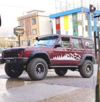 جيب شيروكي • ١٩٩١ • داخلية نظيفة