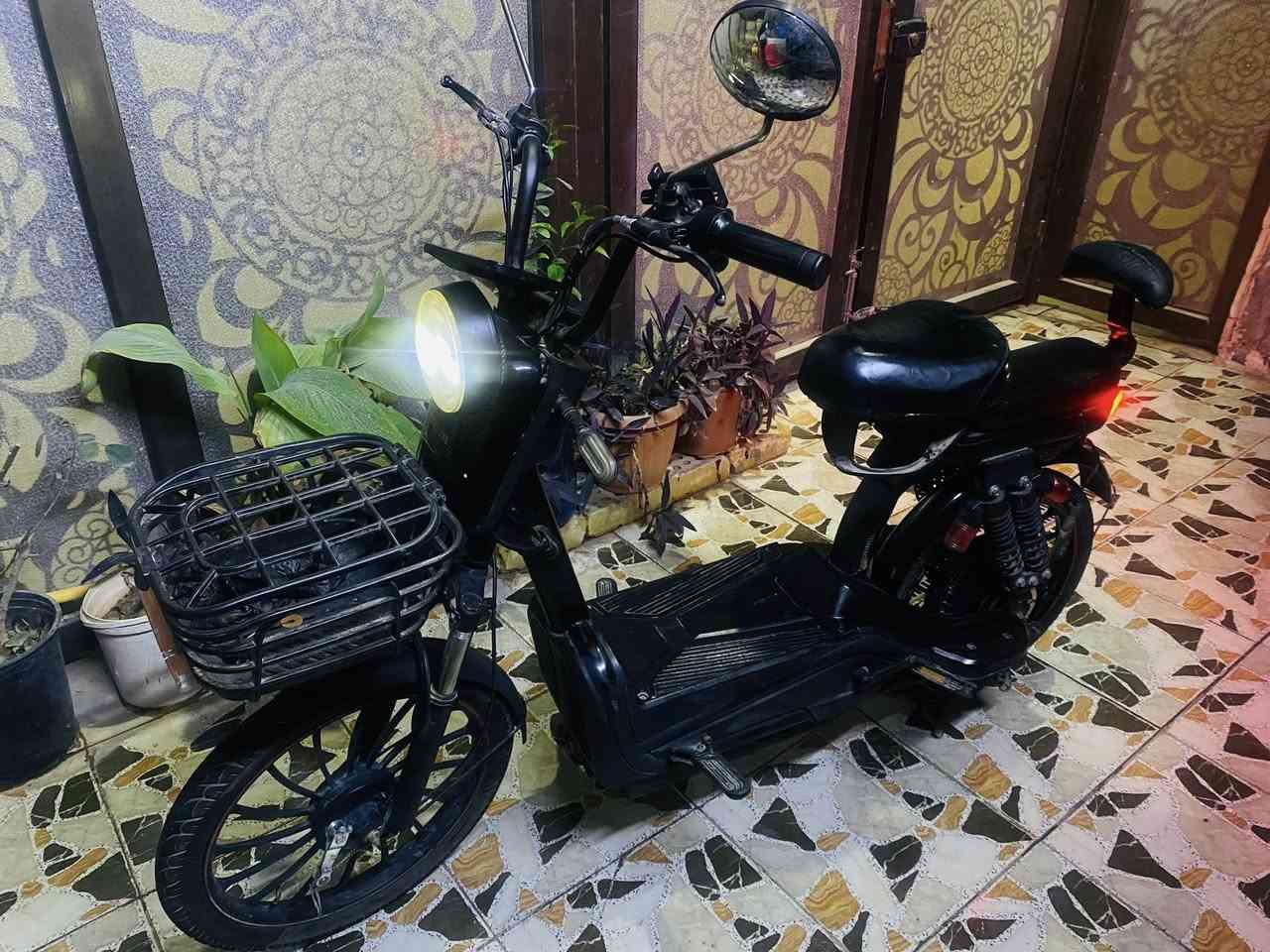 سلام عليكم                                                                     دراجه شحن للبيع فول مواصفات 
ستاند تلفون 
خمس بطاريات 

اشاير هورن كهربائيات كلهه شغاله  
مكاني بغداد الري قرب حي الإعلام 
***********  بي واتساب
