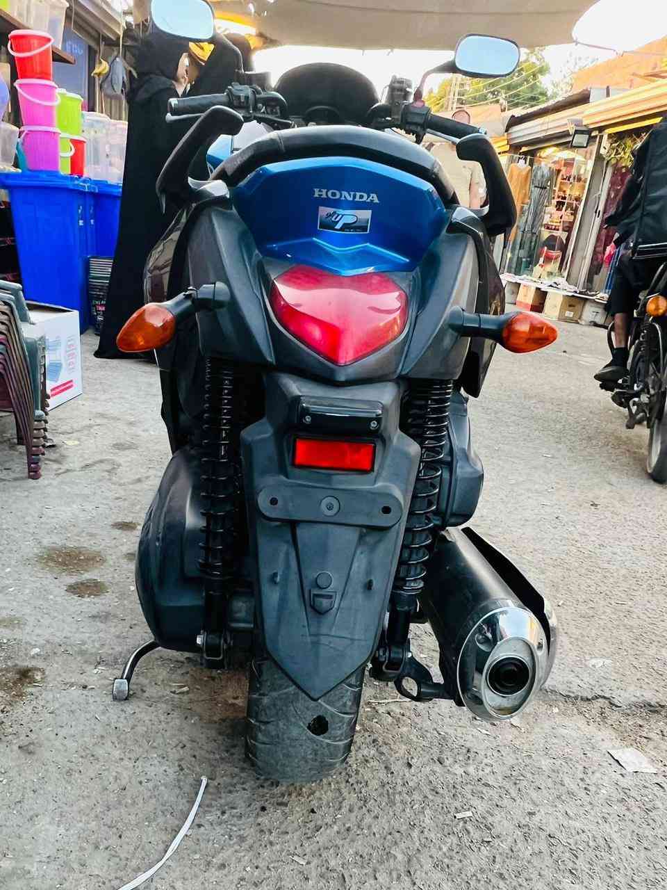 سلام عليكم
دراجه هونده فاز البيع كفاله عامه دراجه خير من الله جيب فيتر وتعال افحص الصبح ماشيه32اوراق كامله رقم الاتصال***********متواجد وتساب محمد الخويلدي
