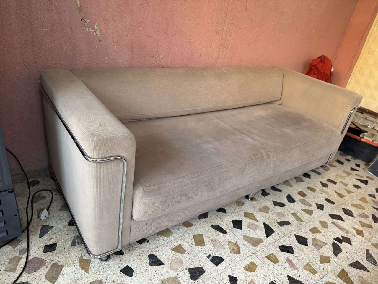 قنفه ثلاثيه عدد 2 سرير ومخزن سعر القطعه 90 الف
عنوان اربيل بختياري

***********  /***********/***********
