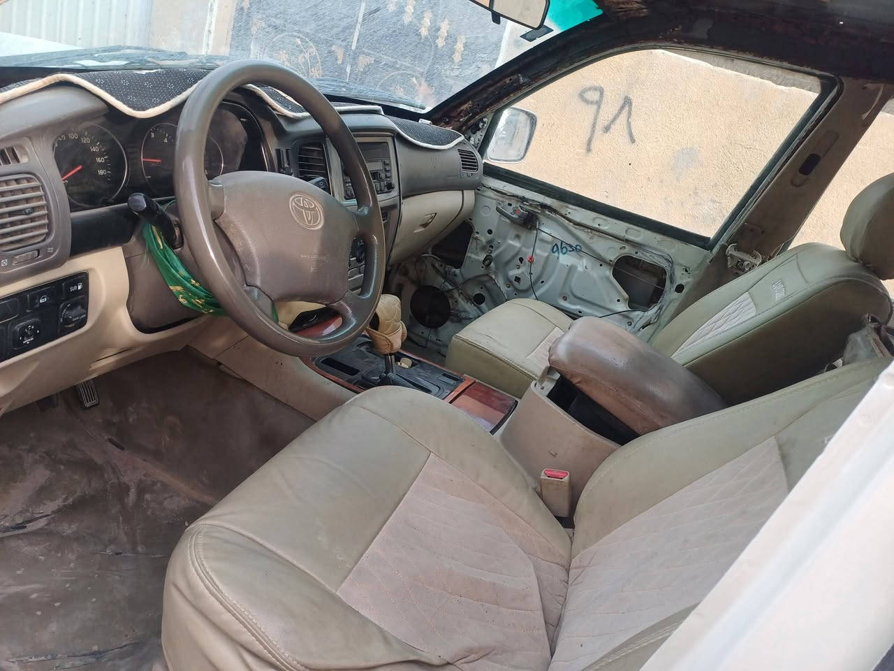 السلام عليكم من رخصة الأدمن المحترم لاندكروز موديل 2006رقم انبار انكليزي سنويه ٣٠ مكينه برادو ٦سلندر مصبوغه عام للبيع السعر ٩٠وبيه مجال مكان بغداد الشعب للستفسار ***********
