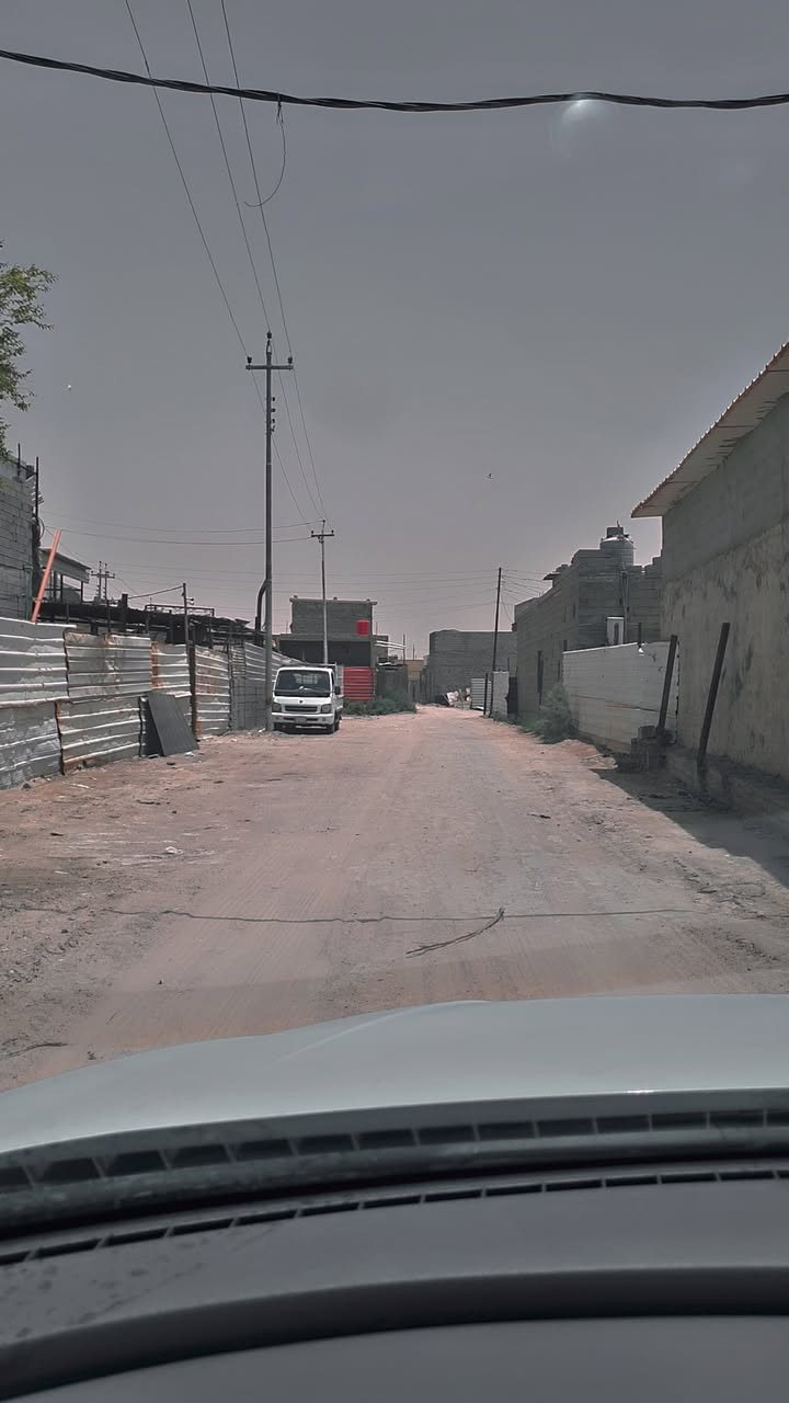 السلام عليكم ،،يتوفر لدينا 
 قطع اراضي للبيع بكافه المساحات العنوان شط العرب.  
    الجزيره باب الهوا 
تتوفر المساحات من
100 متر إلى  
دونم ،، ونص دونم ، وربع دونم متوفرات ايضاً 
بكافه الخدمات. ماء+ كهرباء+ تبليط + شارع 12متر + مدارس علا شارعين رئيسيات ويتوفر (3)بسأتين مزروعة ومسيجه المساحات تبدأ من  ١٤٠٠ م ٢٩٠٠ م  ٢٤٠٠م علمآ الطابو يتحول بسم المشتري مباشرتآ لكل دونم💯 
طابو صرف زراعي سند 25 بأسم عراقي ✅ تبعد عن الشارع العام مال باب الهوى ١٥٠ متر  علمآ بدون دلاليه المكاتبه ويه صاحب الأرض مباشرتآ 
للاستفسار📞 ***********
