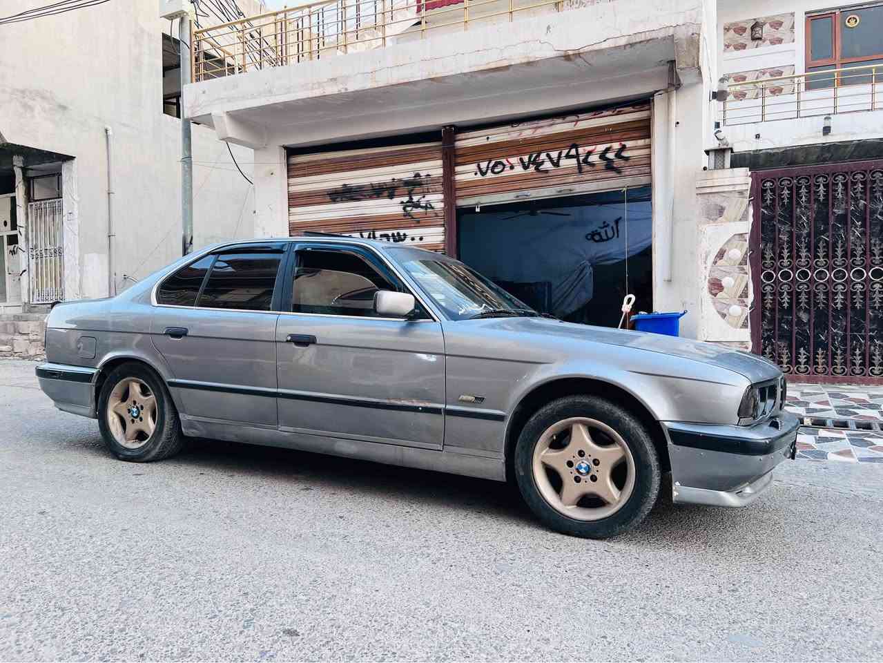 Salam 
BMW 525.  1993:مۆدیل
گیرحادی دەبل دجیتاڵ سوکان ئیرباگە  سلایتە  دوو جام کارەبای 
سیارەکە  پشت و پیشی کەپسە بڕانەوەی بەشەرتە لەسەر ساخە عامە بۆجوانی
کارەبای مەزبوتە 
٤تایەو ویلی 95 لەژیرە 

سیارەکە مەنەفیستە کیشەی مەدەنی بەشەرتە :
سحر:٢٥ مەجال
ژم:***********/***********
شوین:هەریر 
 
ادمین❤️ شقلاوة, أربيل
