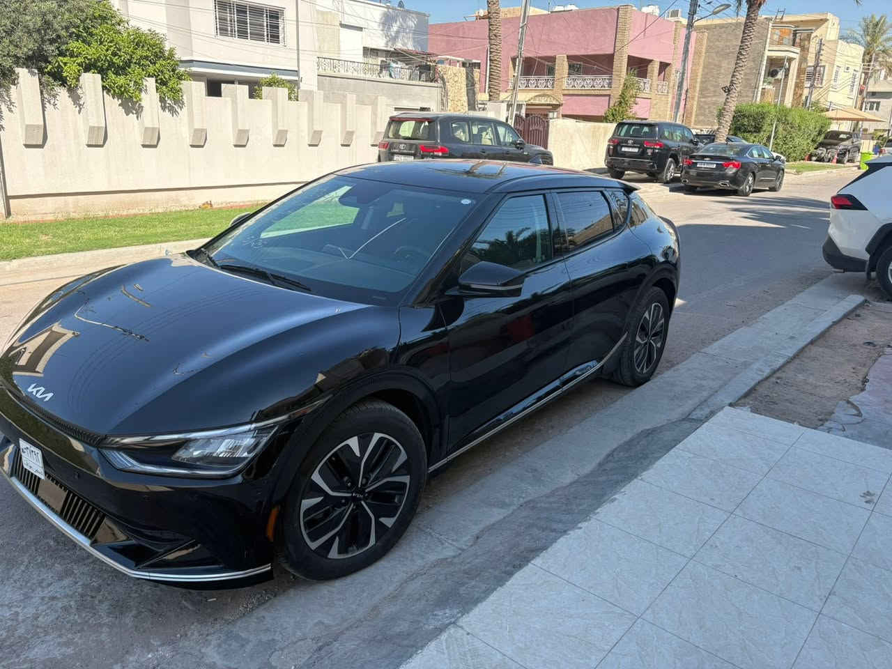 كيا EV6 كهرباء كامل موديل 2024
لون اسود 
قاطعه مسافة 21 الف
بطارية ليثيوم 
‏تمشي بالشحنة من 550 الى 600 كيلو 

‏
‏الإضافات  :
‏• دفع رباعي 
. ثلاثة انظمة قيادة
. خزن وميموري كراسي
. كراسي جلد
. تدفئة ستيرن 
.گير ماوس 
‏• شاحن لاسلكي Wireless Charger
‏• مقاعد كهرباء - مدفأة 
‏• بصمة تشغيل
‏• حساسات ركن خلفية
‏• مانع انزلاق
‏• مثبت سرعة Cruise Control
‏• أضوية زينون 
‏• مصابيح LED أمامية وخفلية
‏• اشارات عالمري الجانبيه مع النقطه العمياء
‏• تحكم ستيرن جهتين مع قيادة ذاتيه 
‏• مري طوي كهرباء
‏• نظام ملاحة - Navigation
‏• هاند بريك كهرباء
‏• اضاءة ليد داخلية Ambient lighting
‏• 8 وسائد هوائية Airbags
‏والعديد من الاضافات
السعر 155 ورقه 
تبديل بنيد نفس اللون جاملغ نفس اللون 
بدون دواخل 
السياره موجوده في بغداد المنصور 
السيارة للبيع فقط بدون مراوس 
للاستفسار الاتصال 

‏‬ ‬ ‭‬ ‭ ‭+964 783 145 5285‬


**إذا كنت صاحب هذا الإعلان وتريد حذفه لأي سبب، رجاءا أرسل رسالة إلى الدعم الفني**