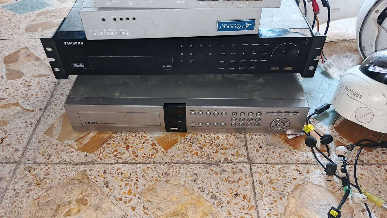 السلام عليكم كامرات وجوستك ودي في ار واجهزة 2يخص الكامرات وكامرة مال صيد او سفر للبيع للستفسار***********
