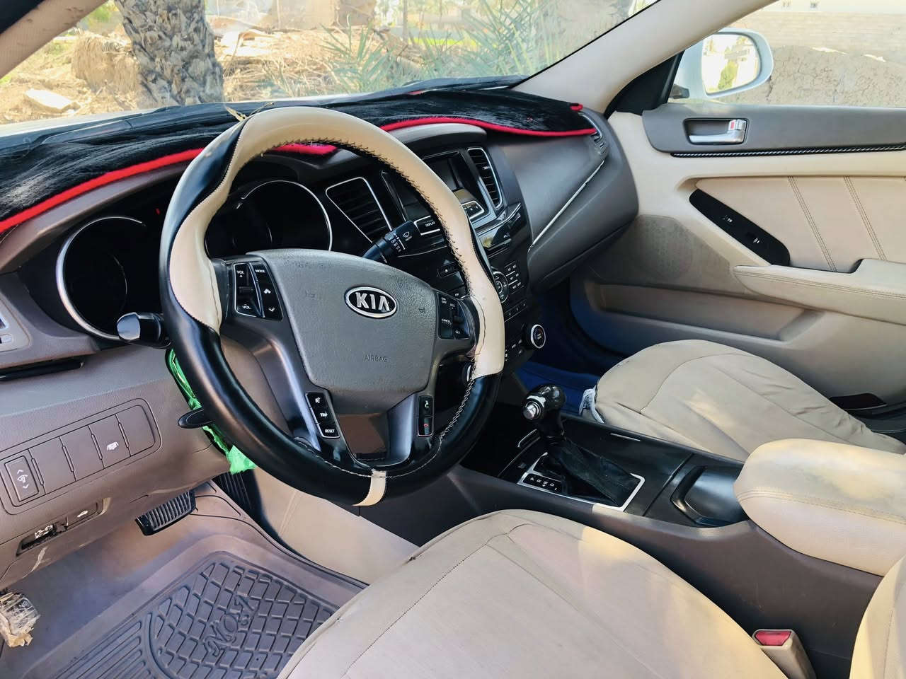 سلام عليكم كيا كادنزا معروضه للبيع موديل ٢٠١٢ محرك 6سلندر اربع وضعيات قياده رقم سليمانيه حداديه قبل شهر من سويتها الصدر الكدام والصدر الورا واتصل على هذا رقمي وتشلع عيوني ***********
