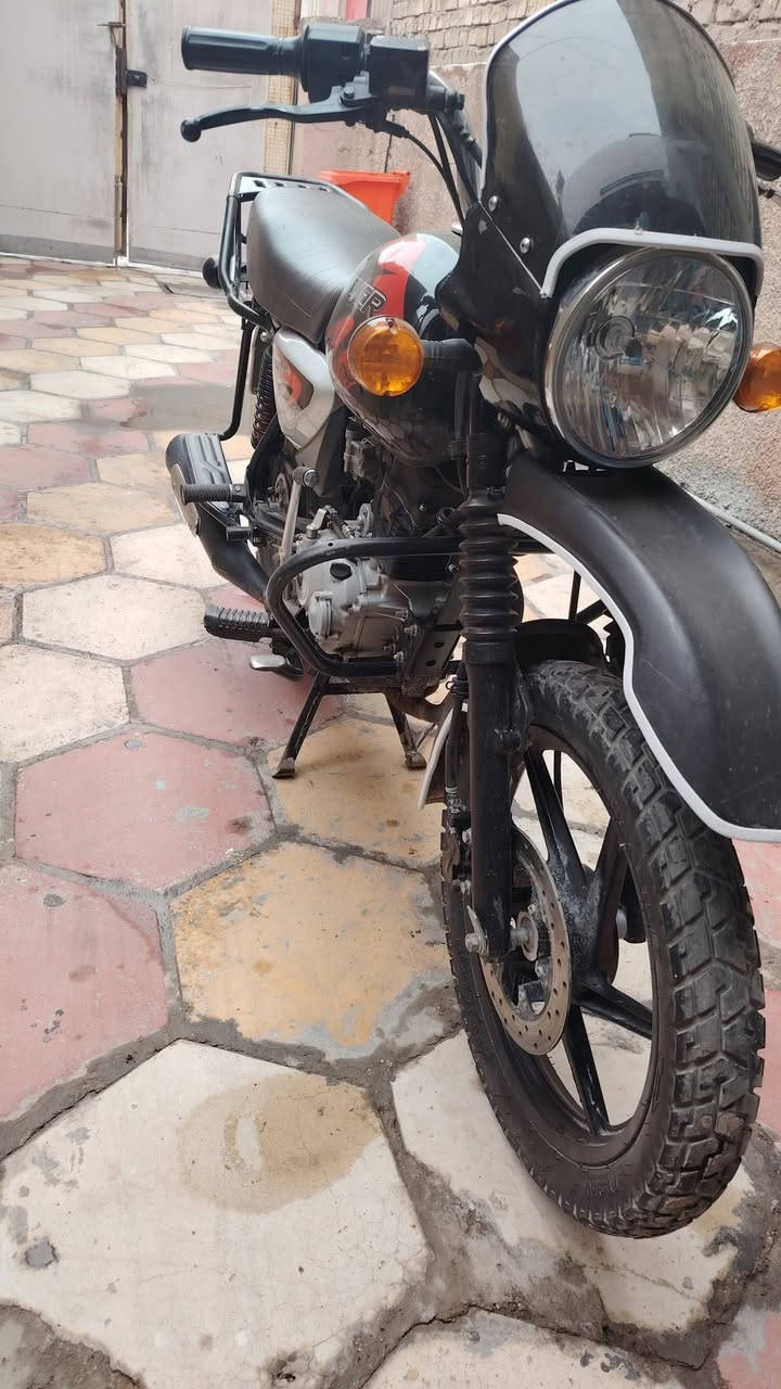 سلام عليكم
درجة بوكسر موديل 23 مرقم بسمي تحويل ثاني يوم مجفته مره وحده دراجه حلوه مرتبه مناقصها شي تجي شوفها شوف العين 

مكانها 
الامين الثانيه 
سعر 2450 بيها مجال تعال تدلل
رقم ***********
