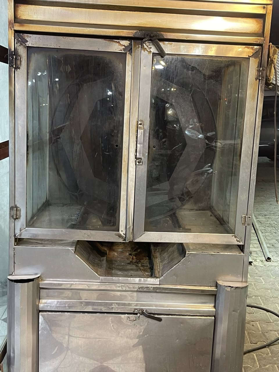 السلام عليكم اغراض مطعم كامل مشاوي كل لاغراض جديده مشتغله اقل لاسبوع

ثلاجه كامله مع الصمان 275 الف 

محمده وسط 14 قدم جديده ولا شخط 325 الف 

مجمده حجم 24 اكبر حجم بابين لك حته جامه موجود وياه والصمان 550 الف 

شوايه اجنحه وكباب جديده ستيل 250 الف 

حوض تمويع سل ستيل كبير 350 مع سنك

شوايه كبيره سل ستيل فحم وغاز 8 طباكات جديده استعمال قليل جدا سعره 900

شوايه جدجاجًمحشي ايضا نضيفه جدا سعره 350 

قاطع طوله 3.5 ارتفاع مترين مرتب سعر 150 

ميز سل ستيل ابو الحوض سعره 150 

نافوره داخليه 250 

ميز حطب هو والتانكي الفوكا 150

لاغراض كله جديده مكاني بغدا. المحموديه 

***********
